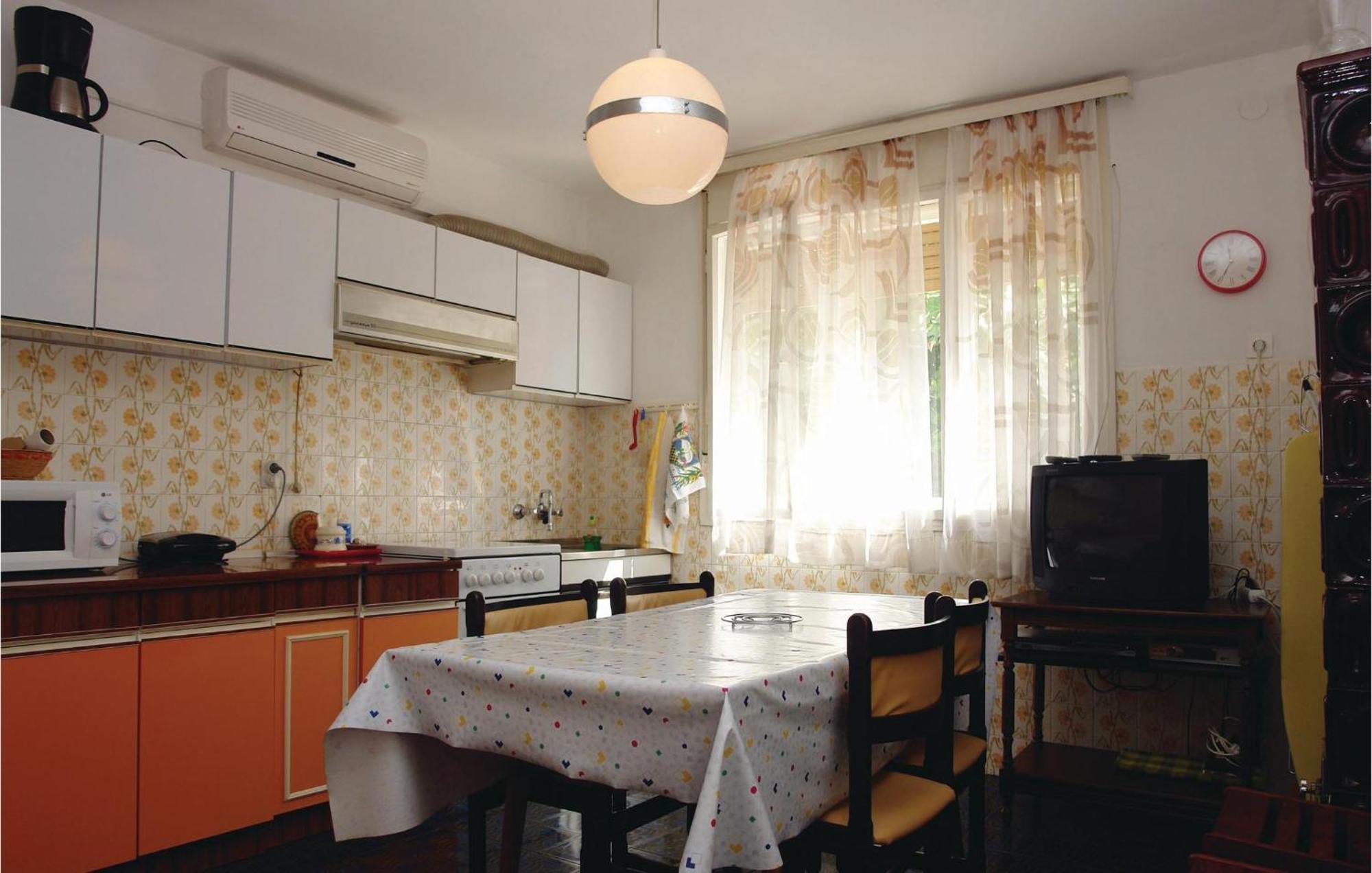 Stunning Apartment In Pula With Kitchen Buitenkant foto